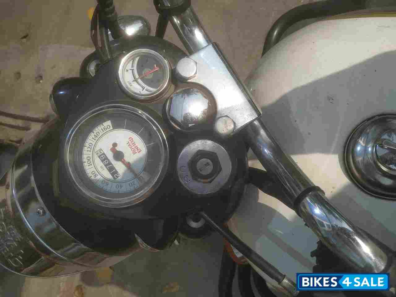 White Royal Enfield Classic 350