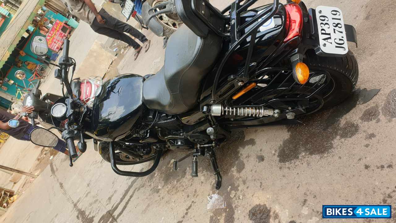 Black Harley Davidson Street 750