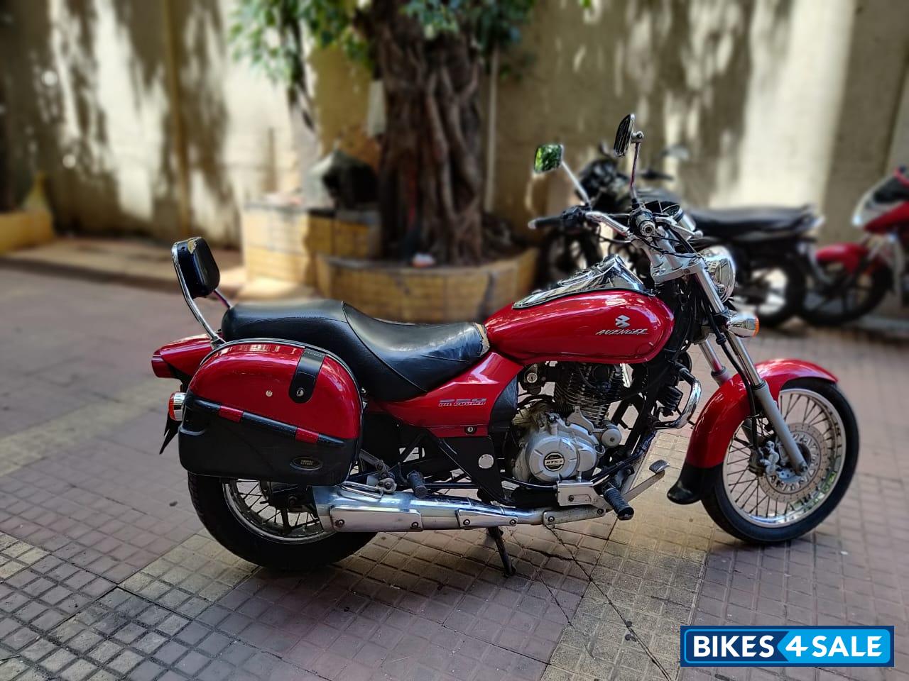 Bajaj Avenger 220 DTS-i