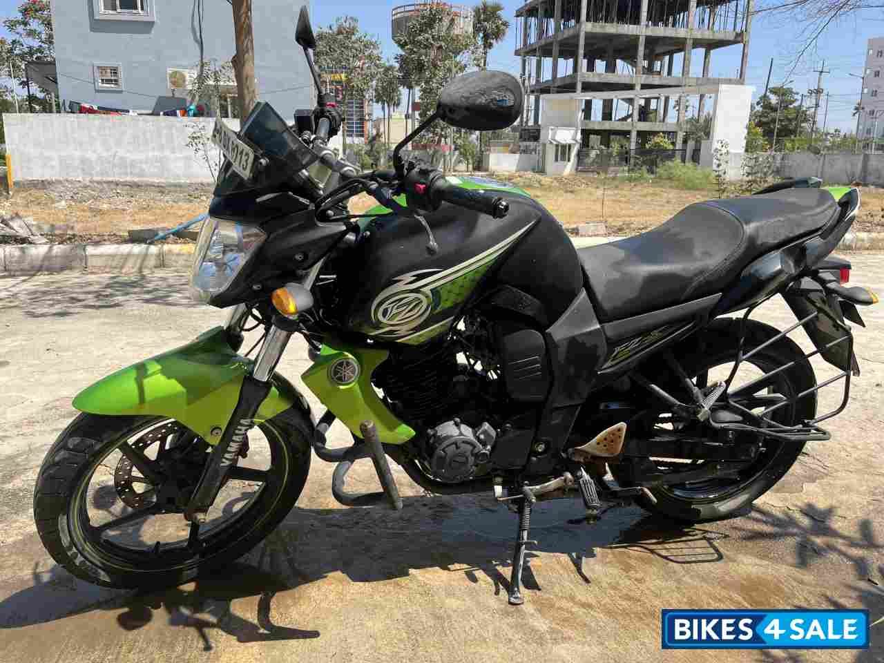 Green And Black Yamaha FZ-S