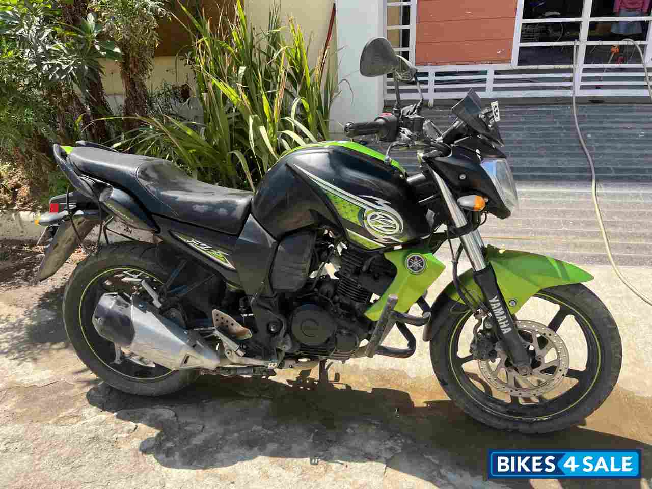 Green And Black Yamaha FZ-S