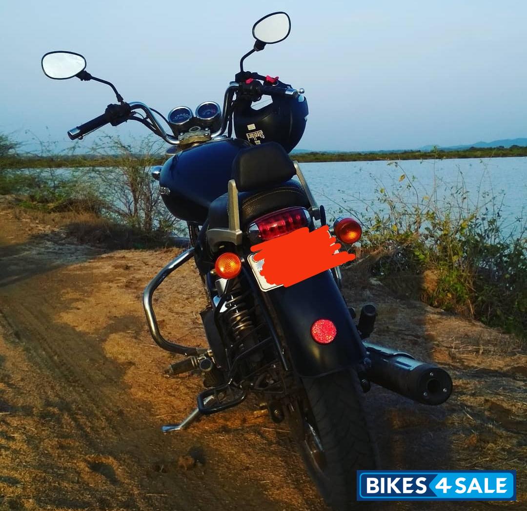 Black Royal Enfield Thunderbird 350