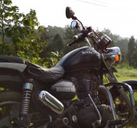 Black Royal Enfield Thunderbird 350