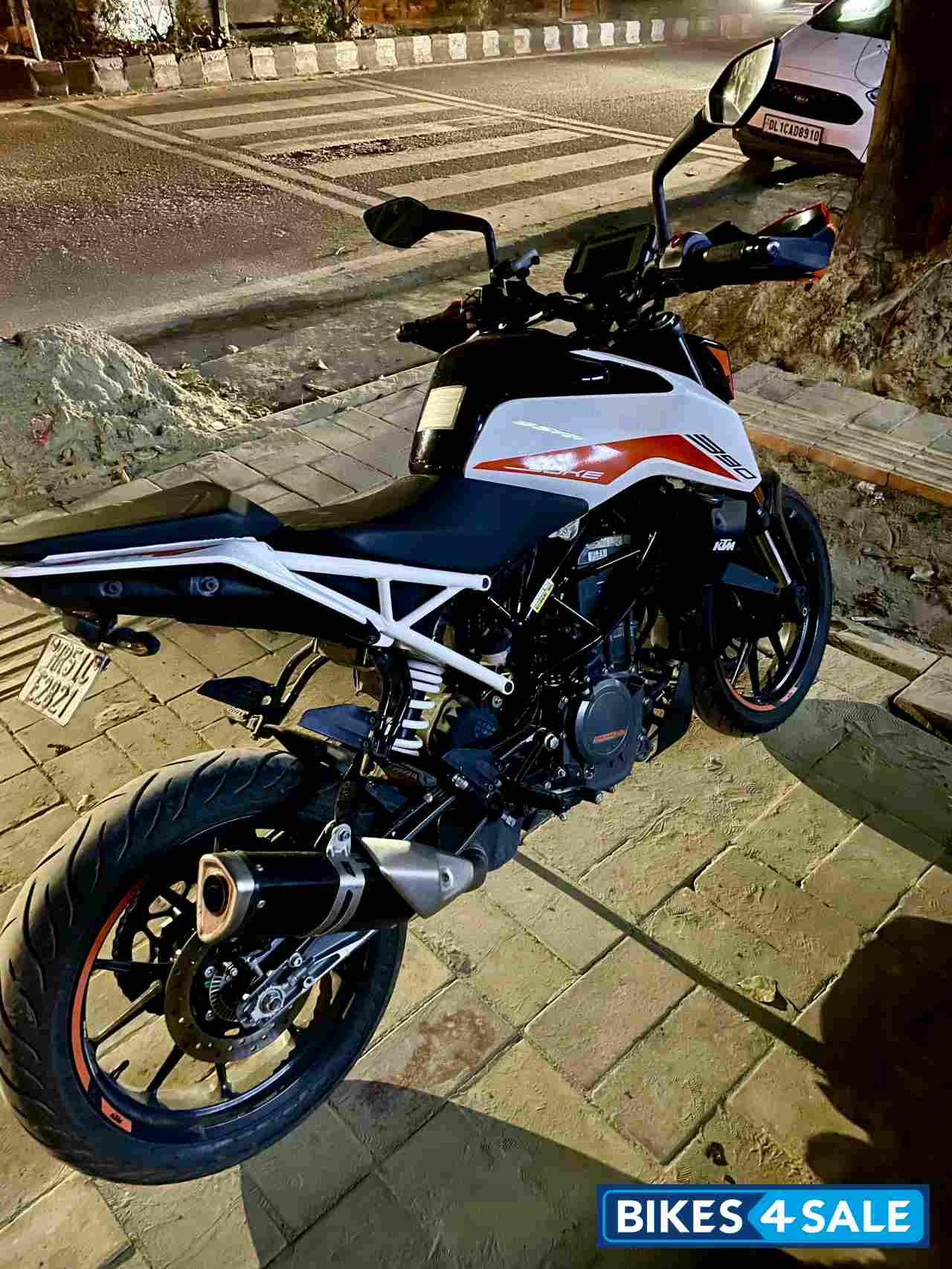 White KTM Duke 390 BS6