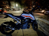 White KTM Duke 390 BS6