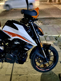 White KTM Duke 390 BS6