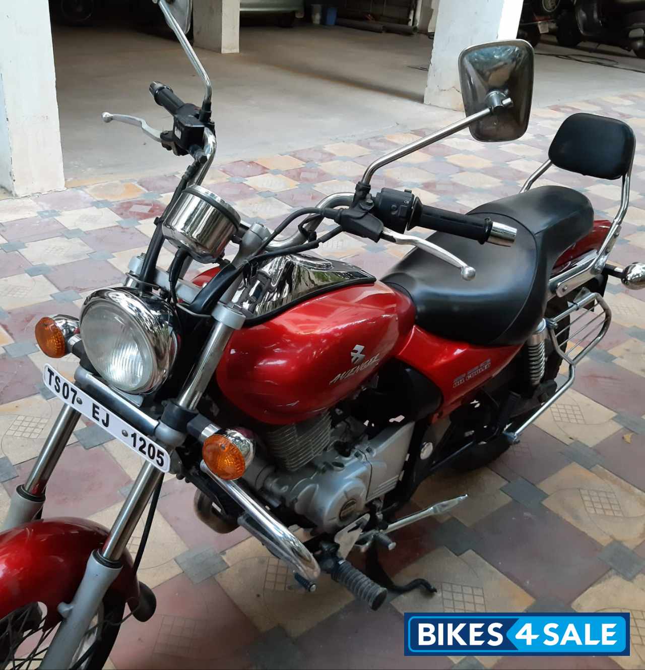 Bajaj Avenger 220 DTS-i Bajaj Avenger 220 DTS-i
