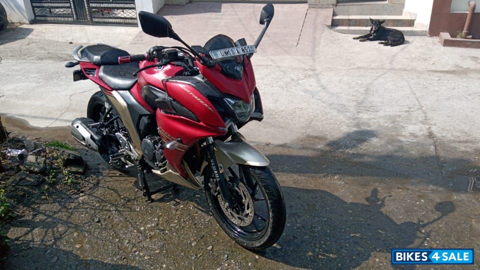 Red Yamaha Fazer 25