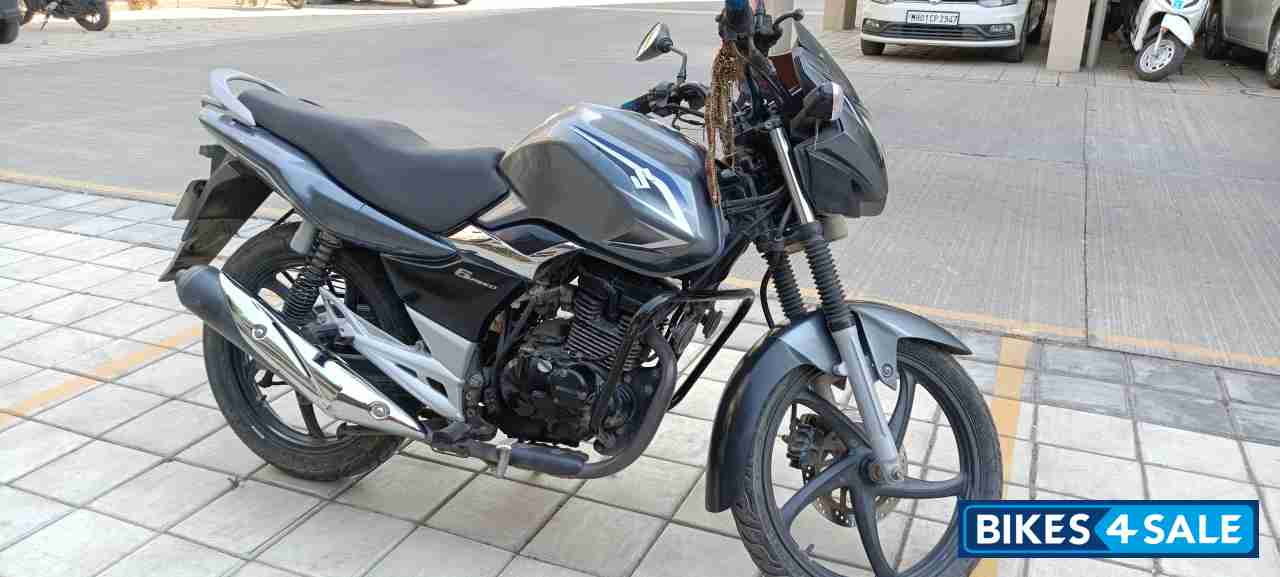 Metallic Grey Suzuki GS 150R Metallic Grey Suzuki GS 150R