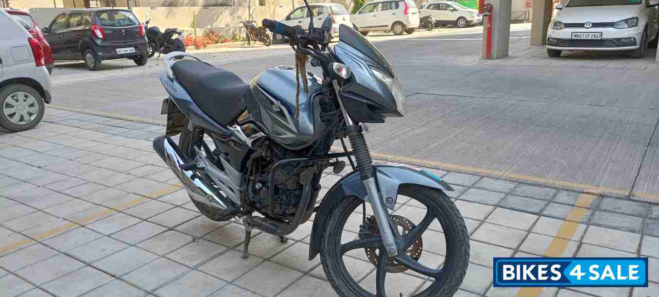 Metallic Grey Suzuki GS 150R Metallic Grey Suzuki GS 150R