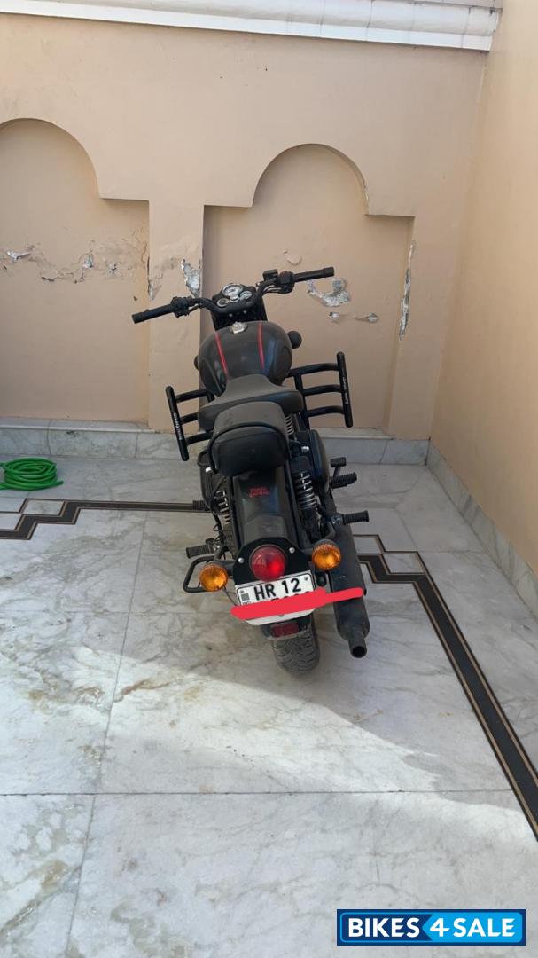 Royal Enfield Classic Stealth Black