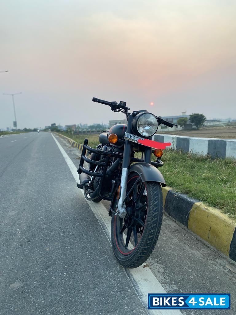 Royal Enfield Classic Stealth Black