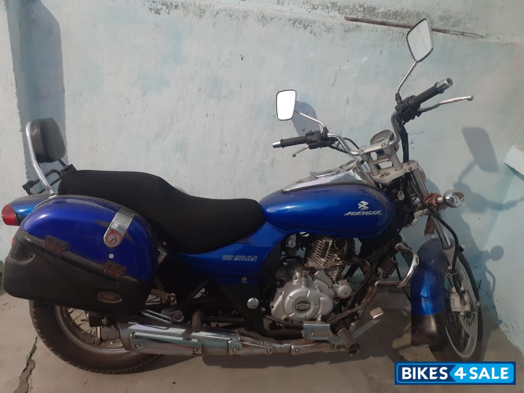 Bajaj Avenger 220 DTS-i