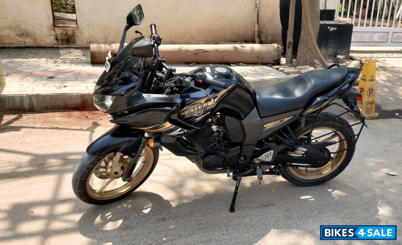 Black Limited Edition Yamaha Fazer FZ16ST