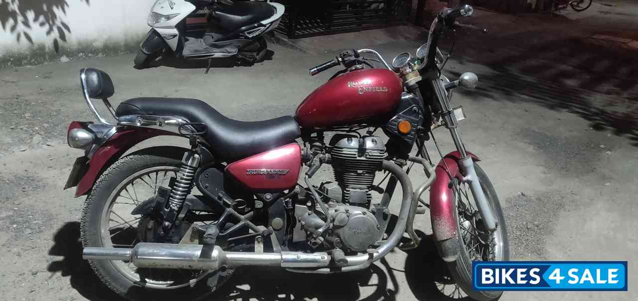 Red Royal Enfield Thunderbird TwinSpark 350 Red Royal Enfield Thunderbird TwinSpark 350