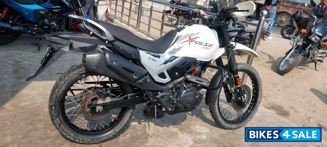 White Hero XPulse 200