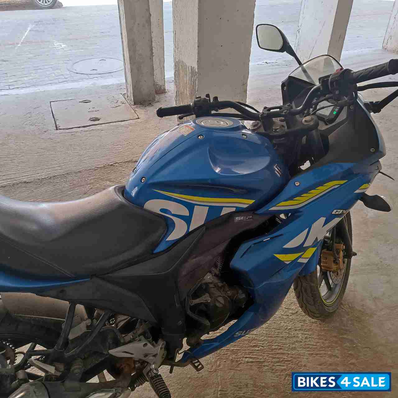 Blue Suzuki Gixxer SF