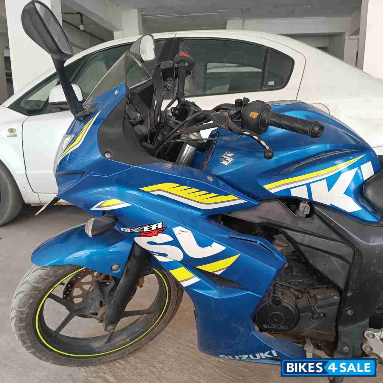 Blue Suzuki Gixxer SF