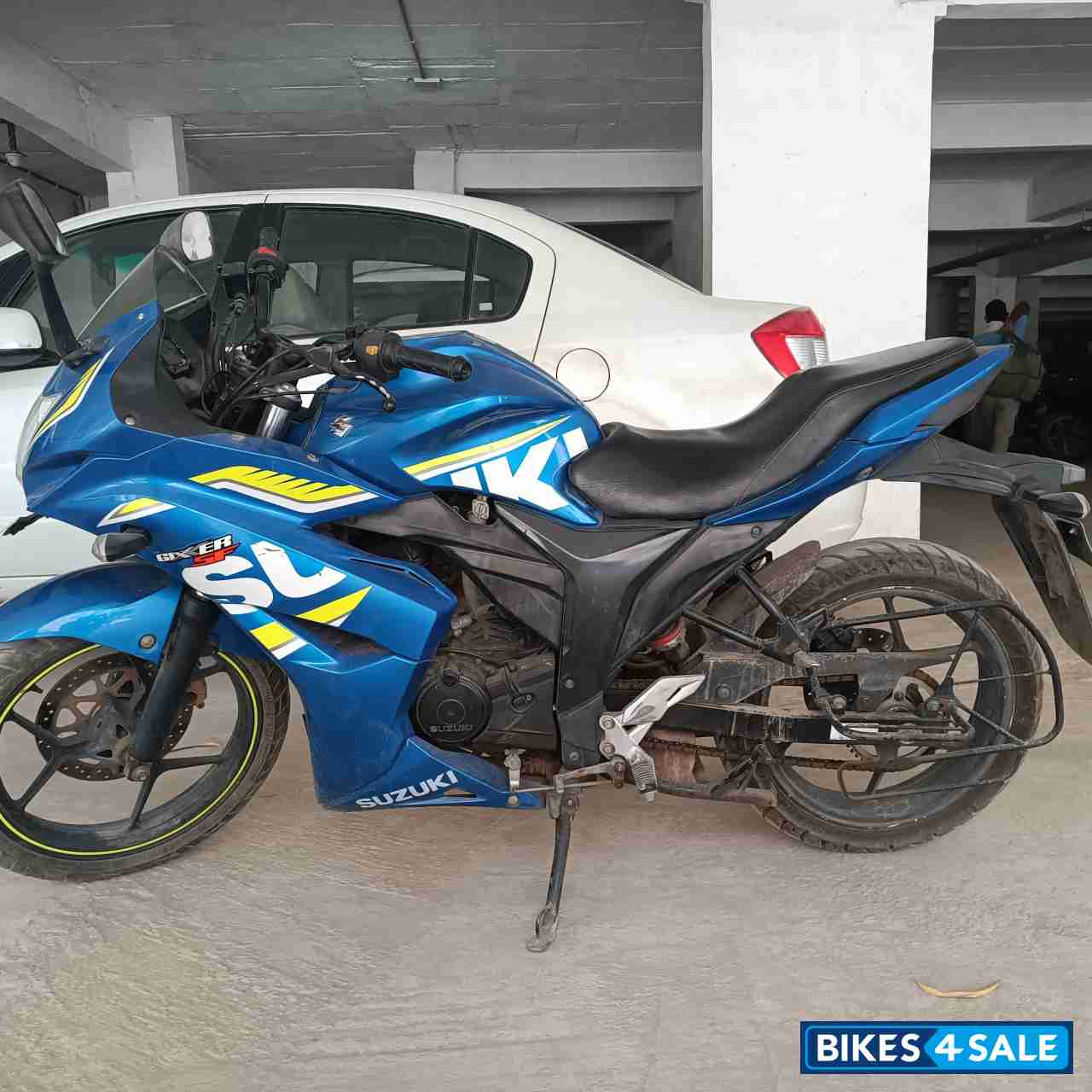 Blue Suzuki Gixxer SF