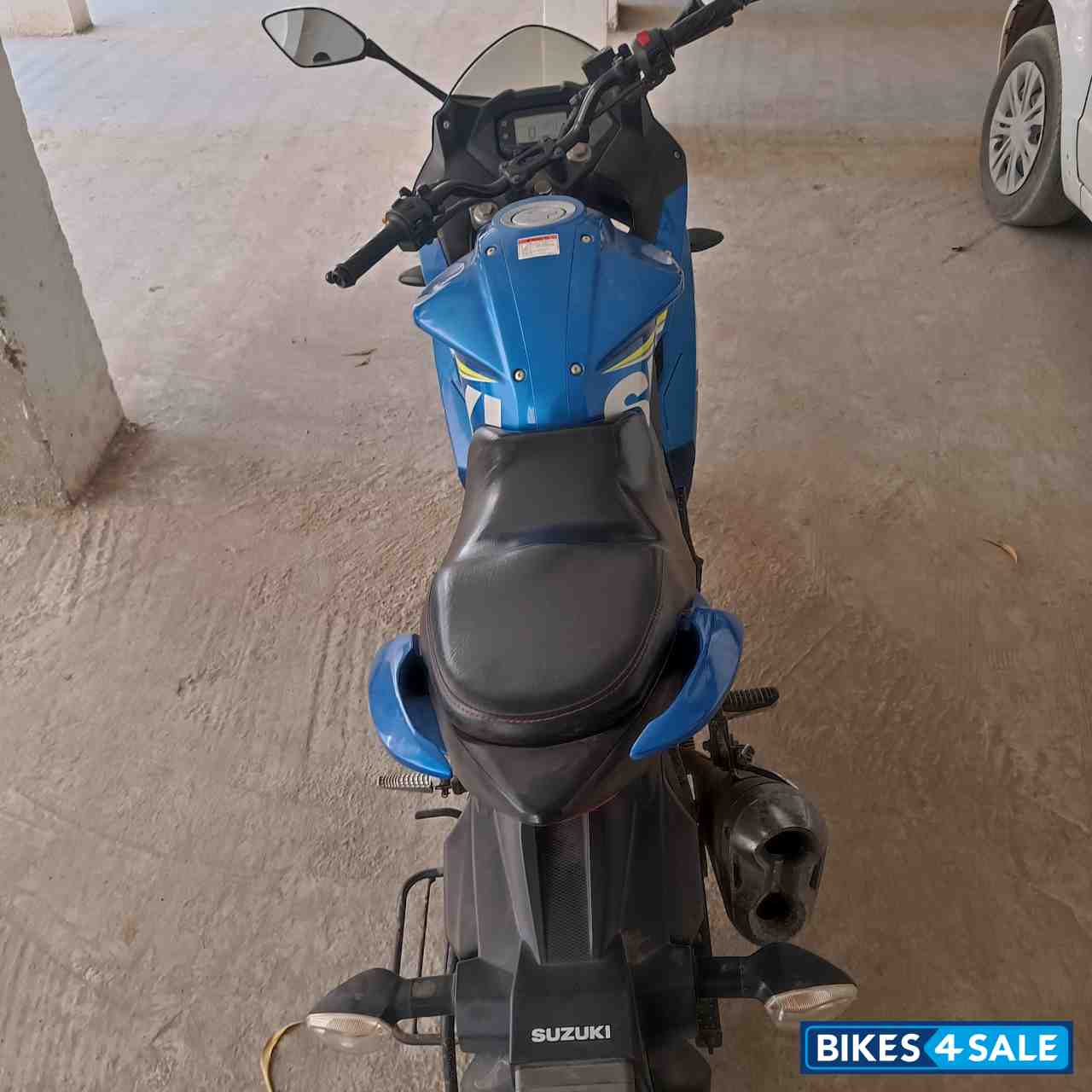 Blue Suzuki Gixxer SF