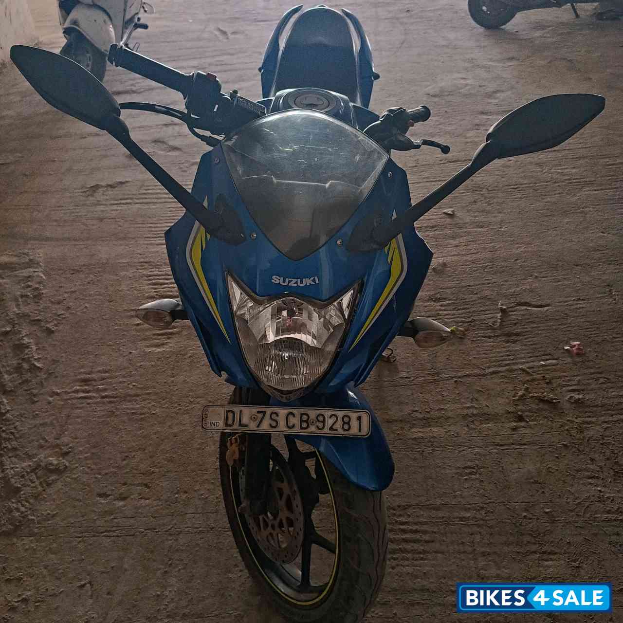 Blue Suzuki Gixxer SF