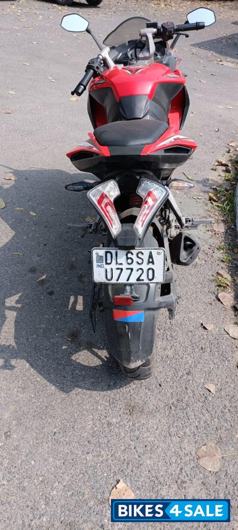 Red Bajaj Pulsar RS 200