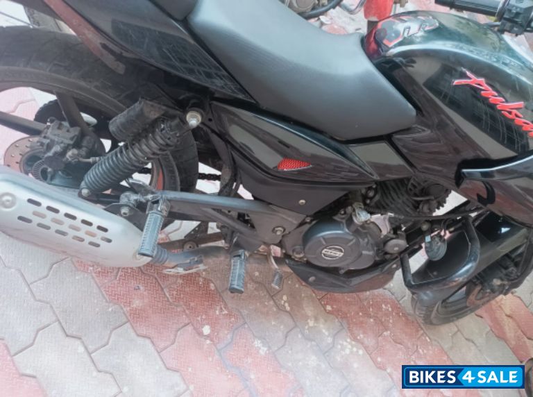 Bajaj Pulsar 180F Neon BS6