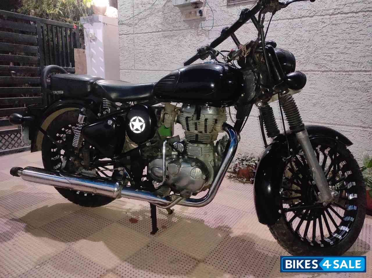 Black Royal Enfield Classic 350 Black Royal Enfield Classic 350