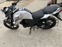 White Yamaha FZ FI V2