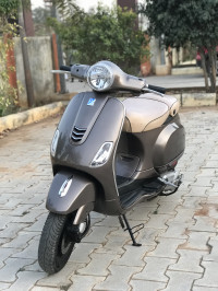 Vespa Elegante 2015 Model