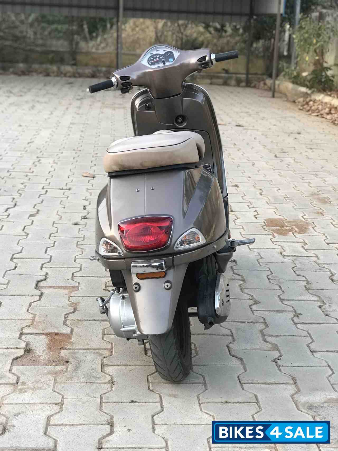 Vespa Elegante