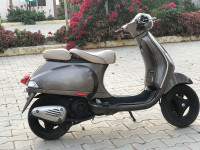 Vespa Elegante
