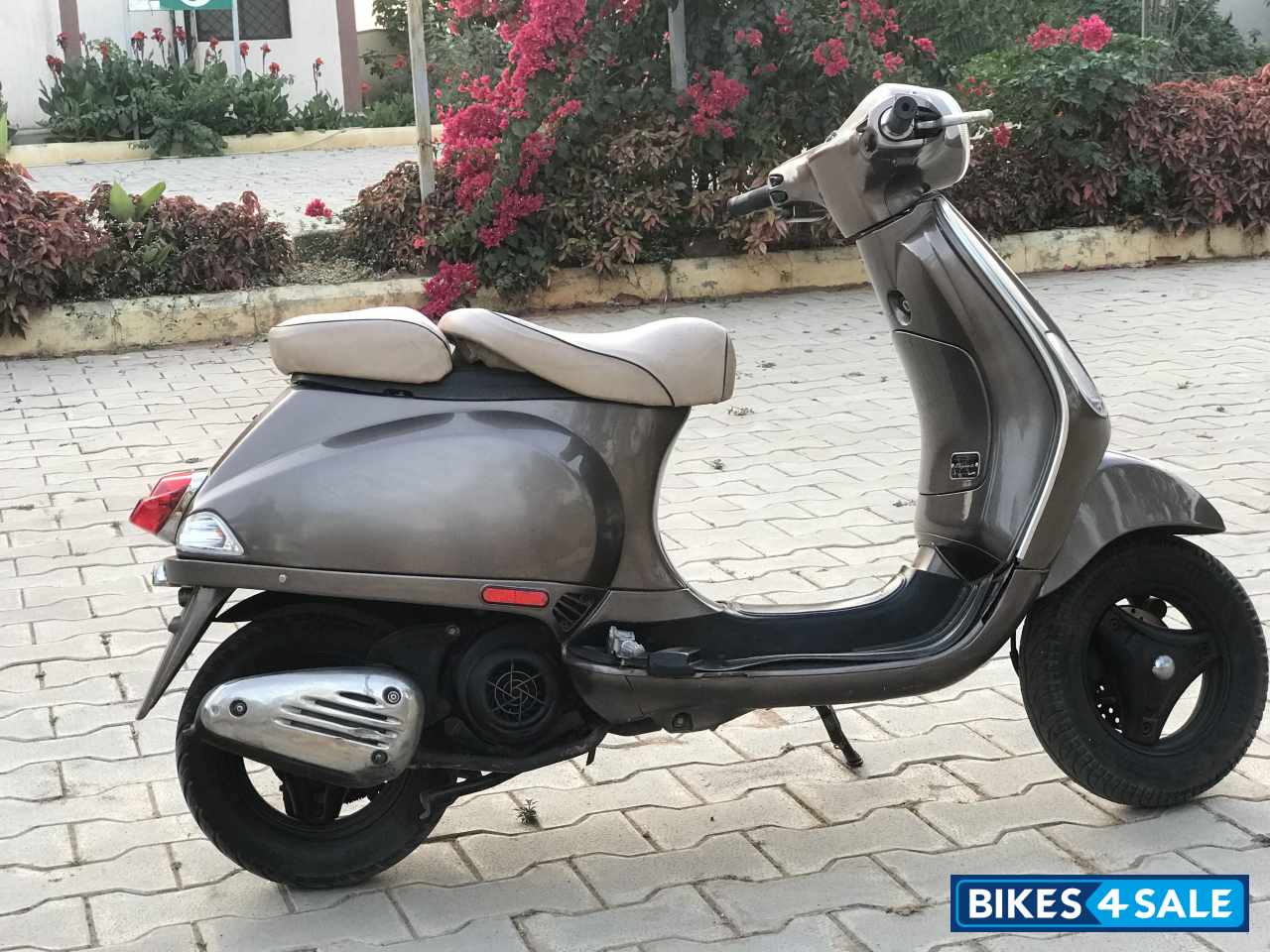 Vespa Elegante