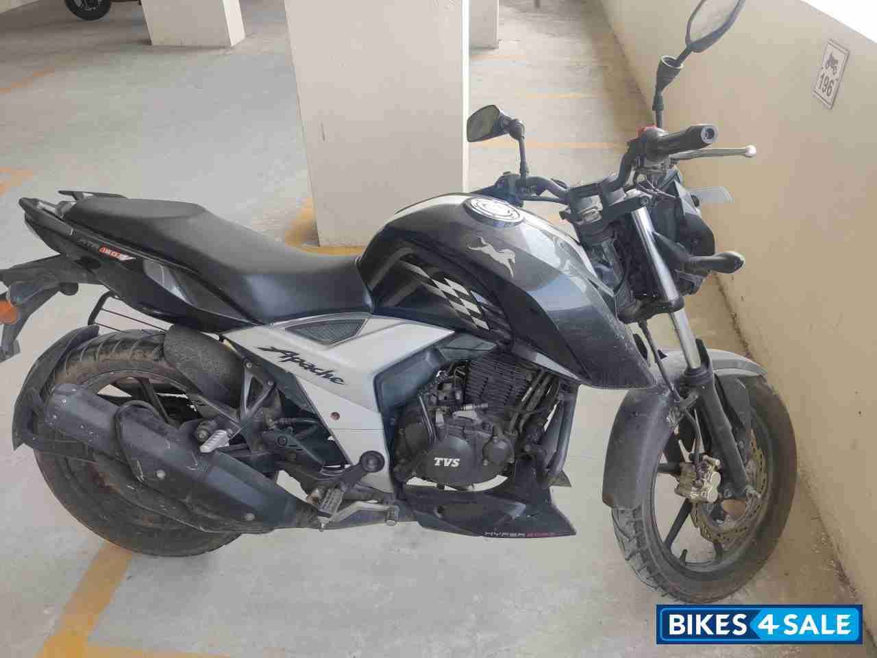 Black TVS Apache RTR 160 4V