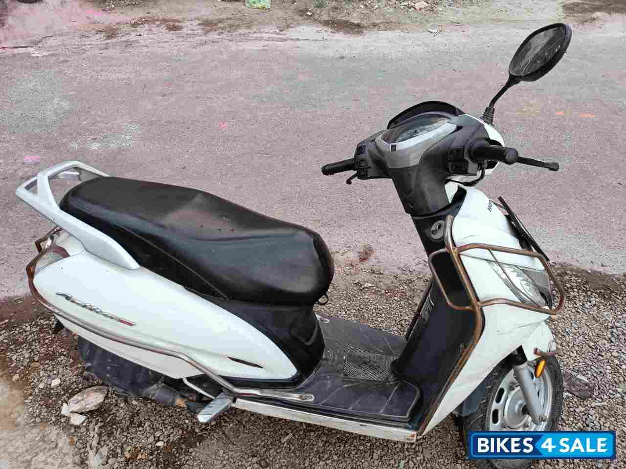 White Honda Activa 125