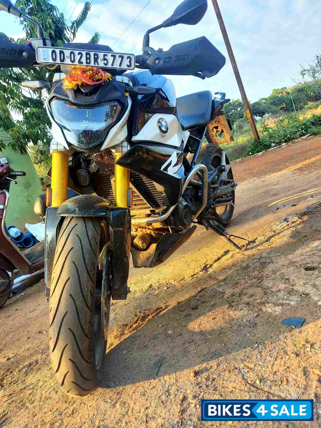 Cosmic Black BMW G 310 R