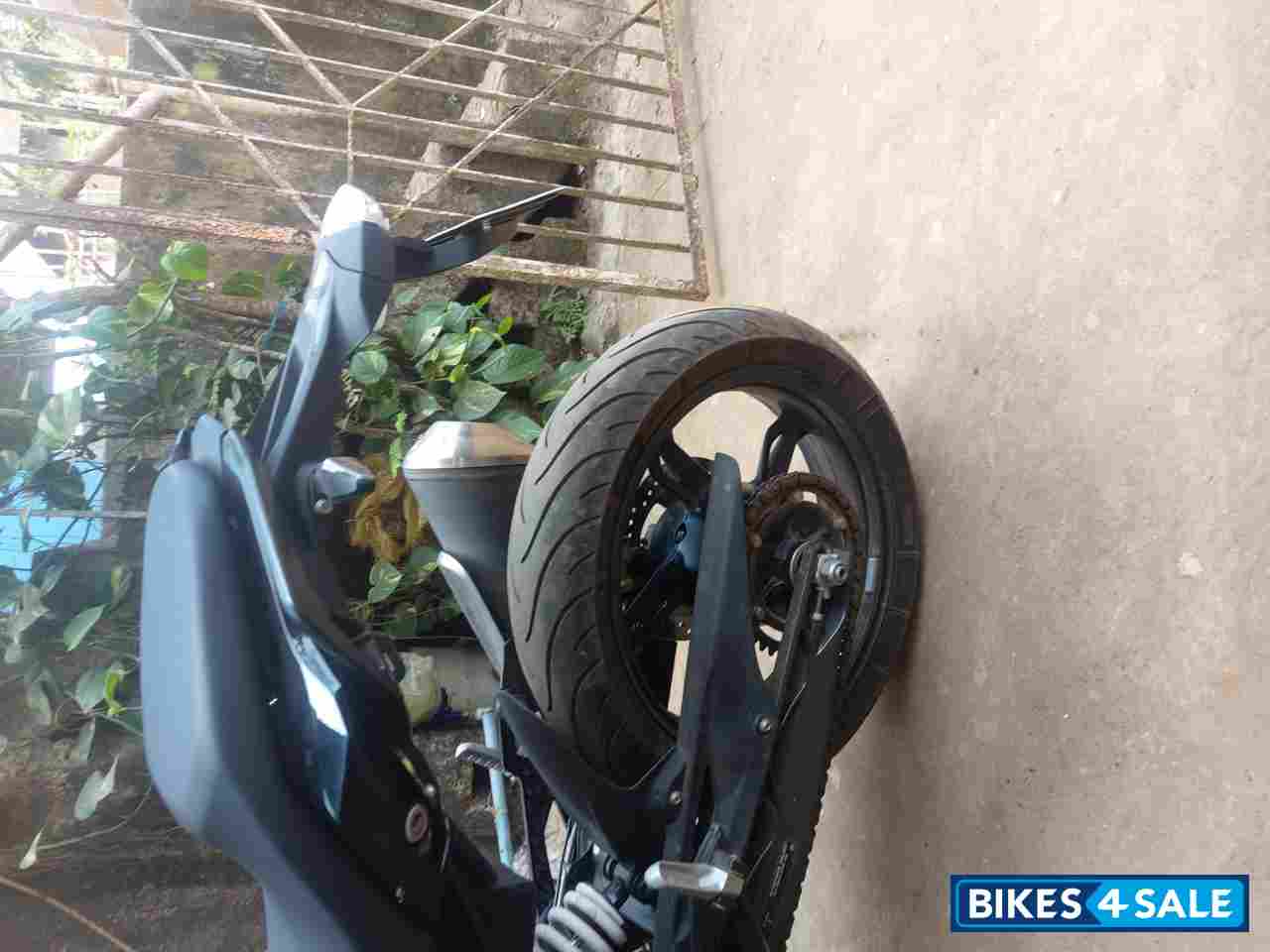 Cosmic Black BMW G 310 R