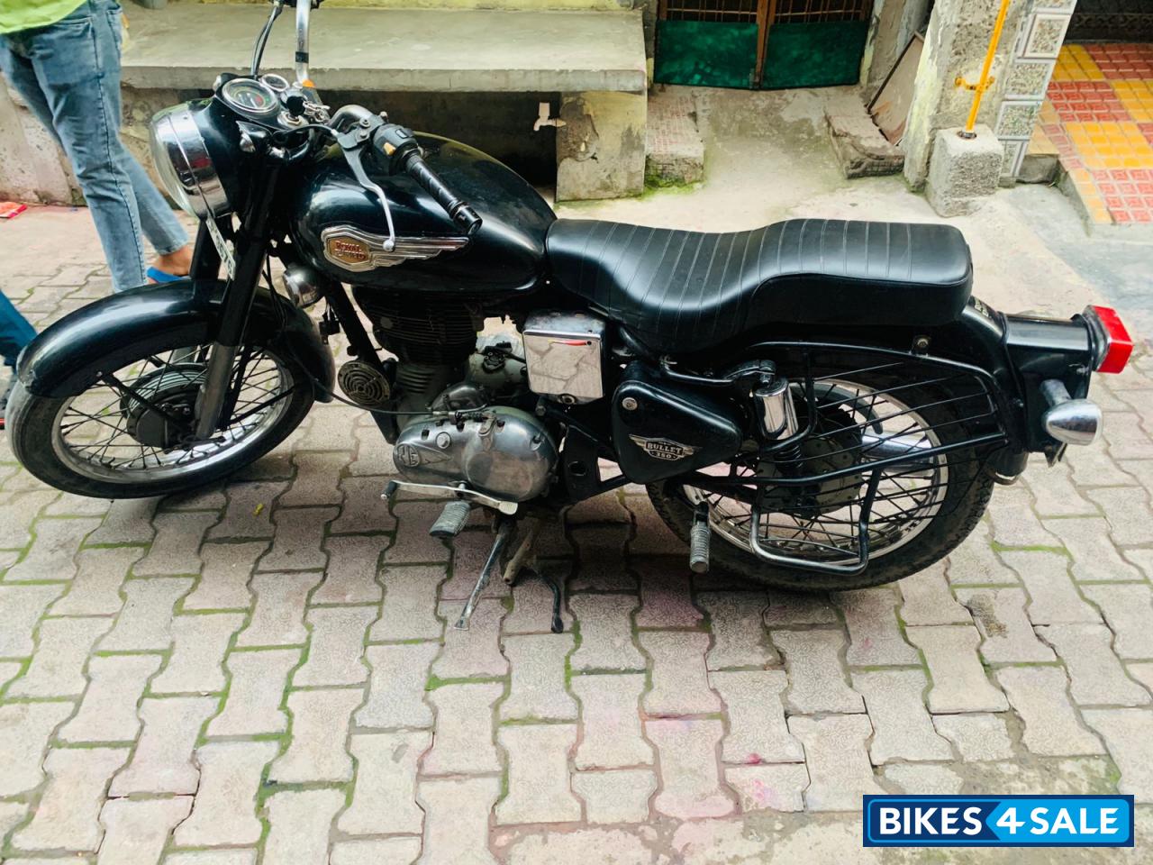 Black Royal Enfield Bullet Standard 350