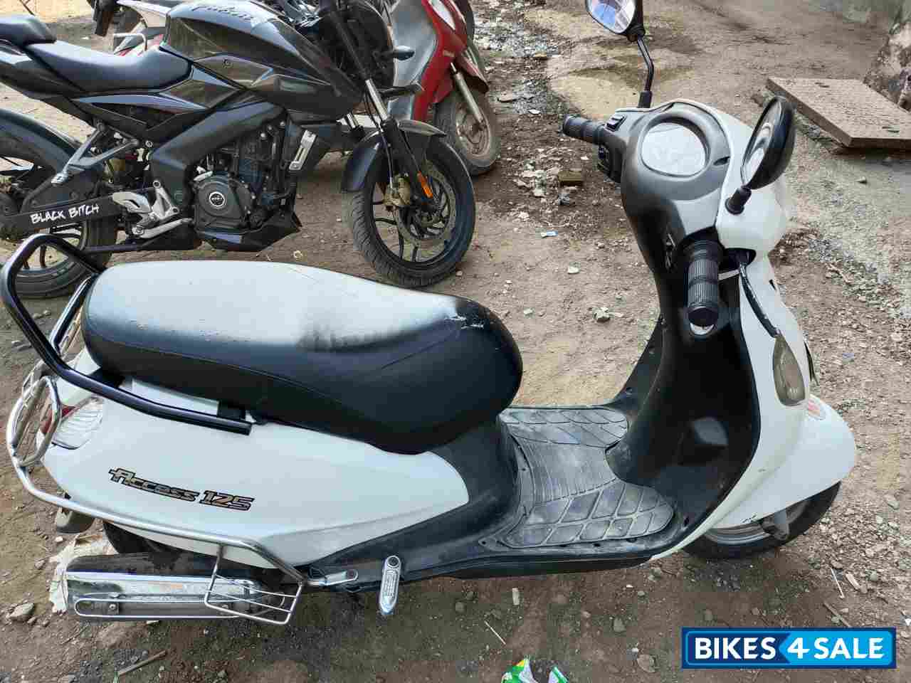 White Suzuki Access 125