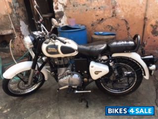 White Royal Enfield Classic 350 BS VI