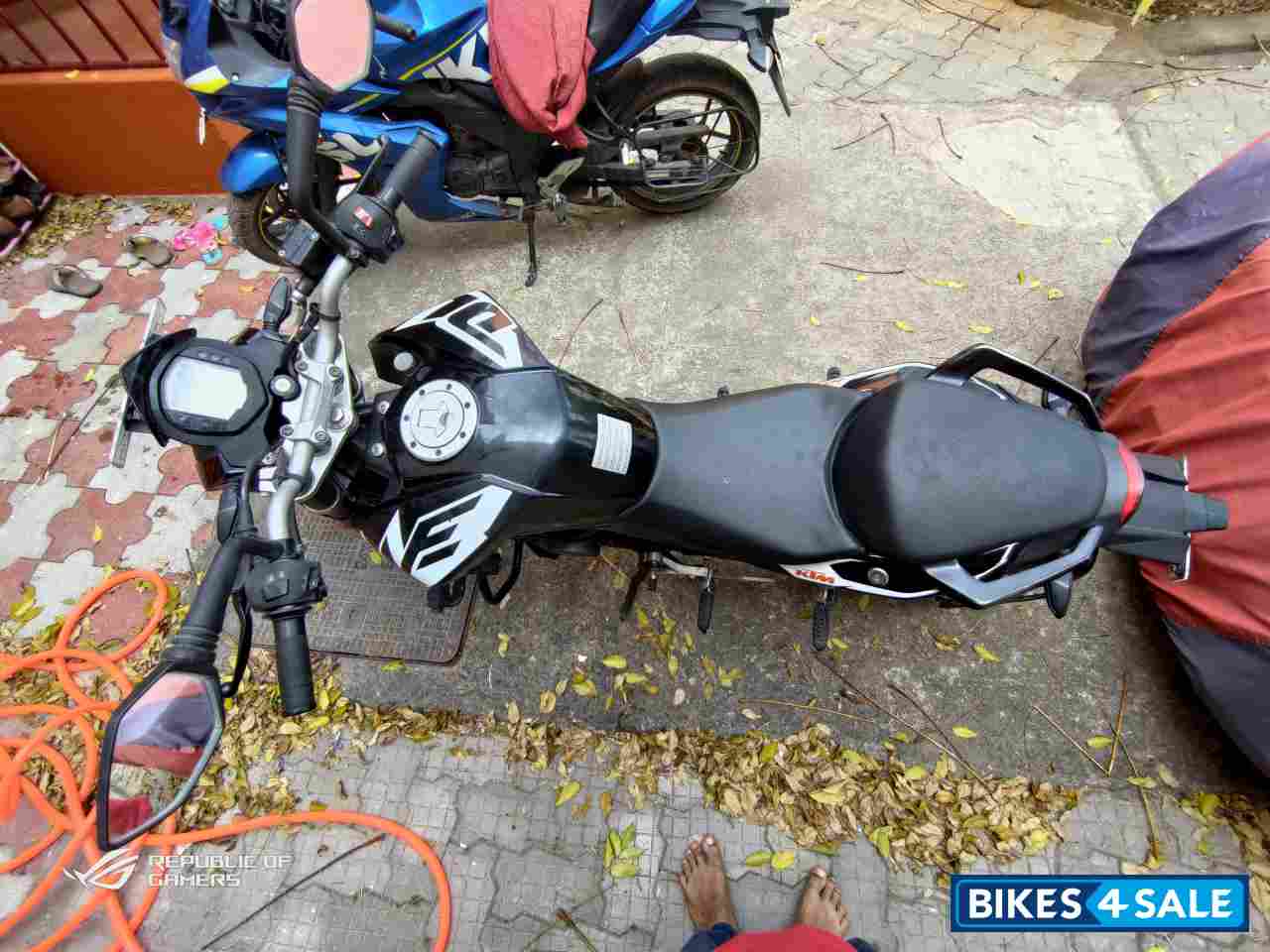 Black KTM Duke 200