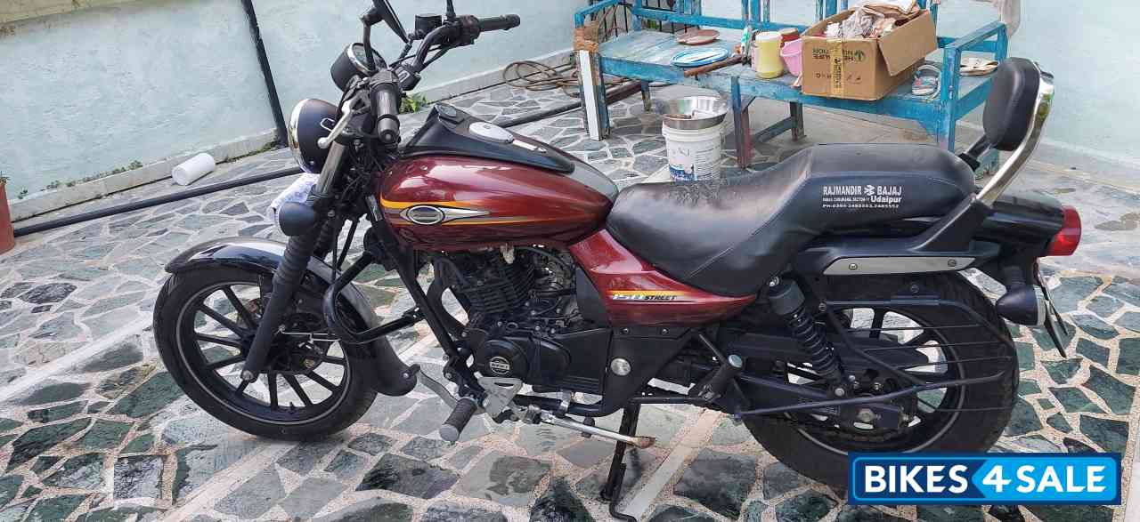 Red Bajaj Avenger Street 150