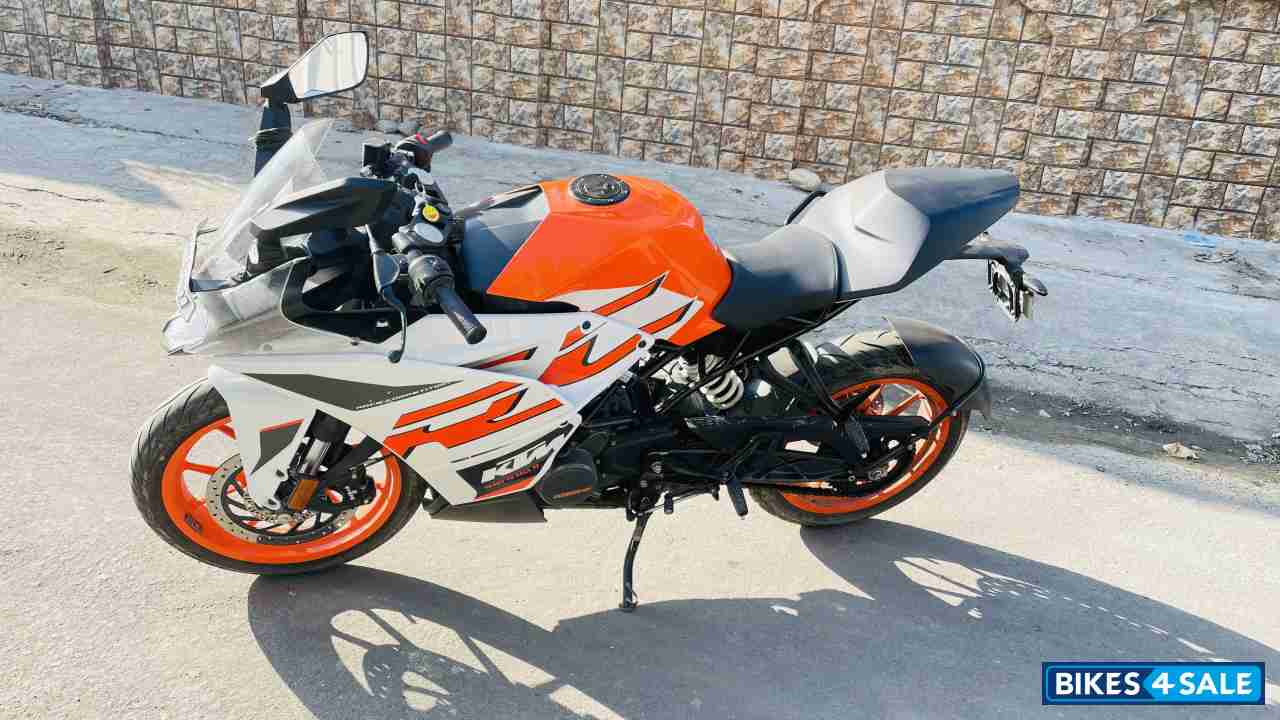 Orange KTM RC 125