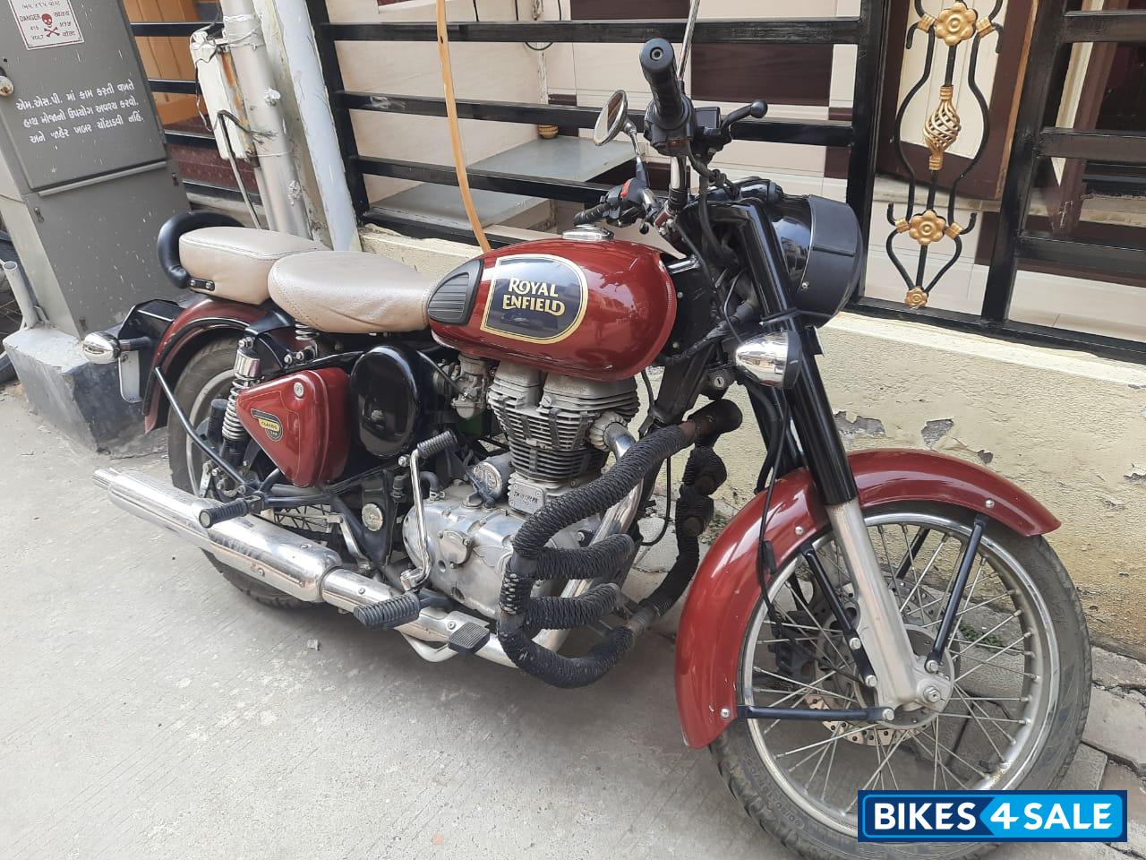 Chestnut Royal Enfield Classic 350