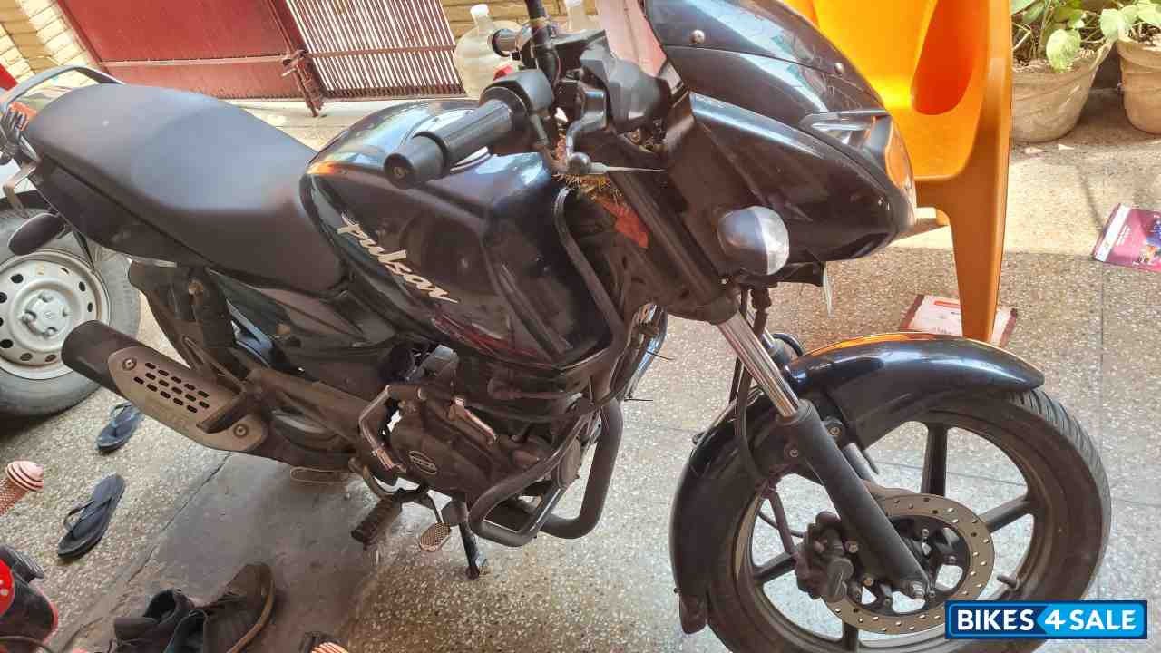 Bajaj Pulsar 125 Neon