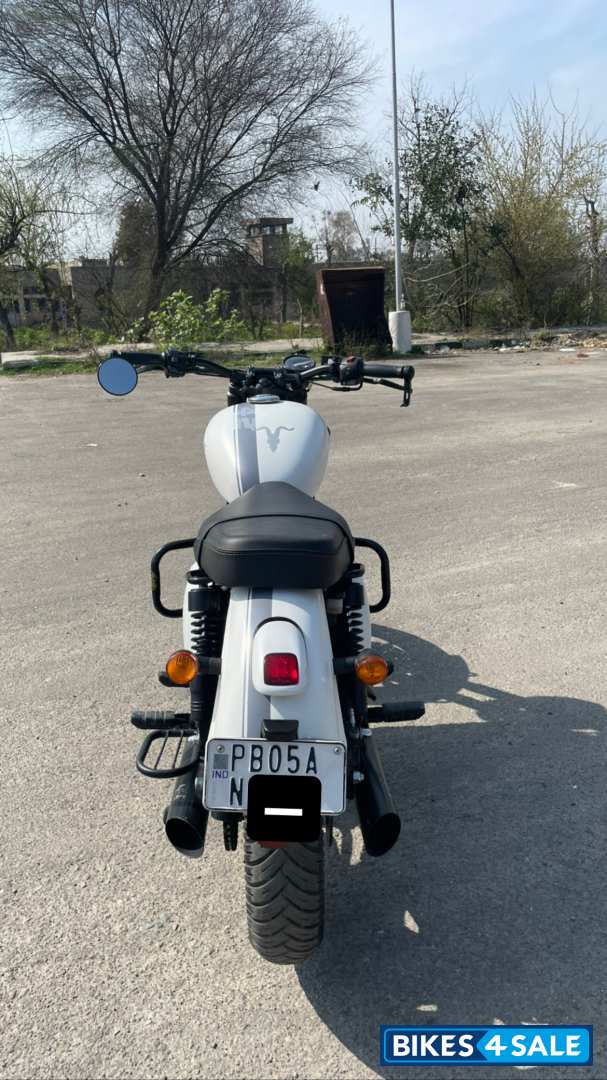 Jawa 42 Dual Channel ABS Sirius White