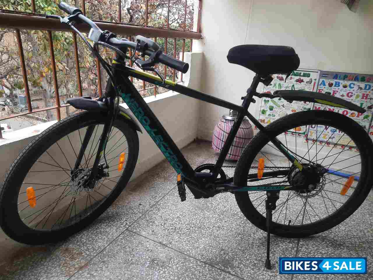 Black Blue Hero Cycles Lectro C5E