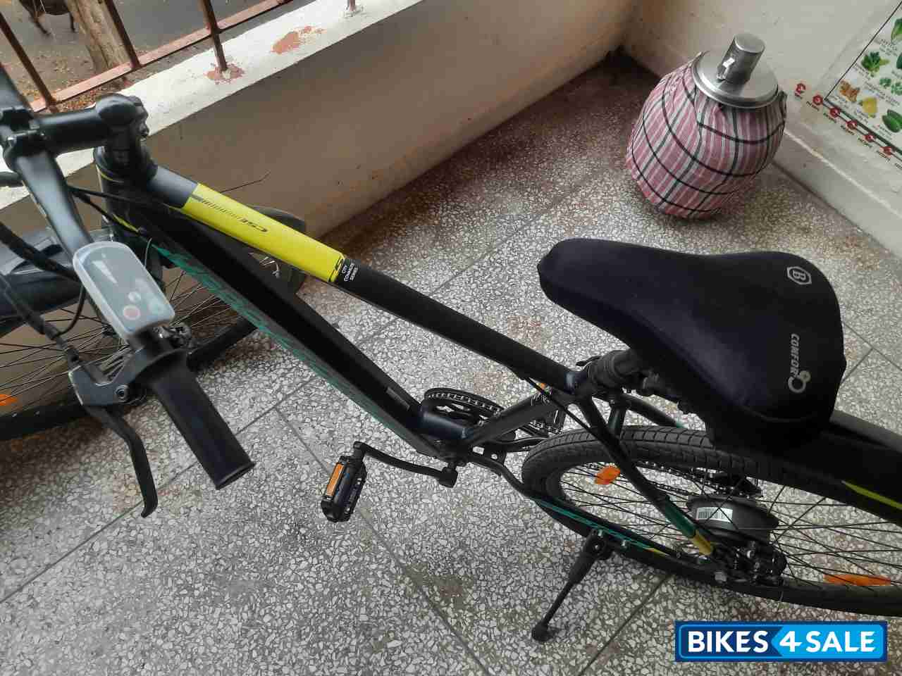 Black Blue Hero Cycles Lectro C5E Black Blue Hero Cycles Lectro C5E