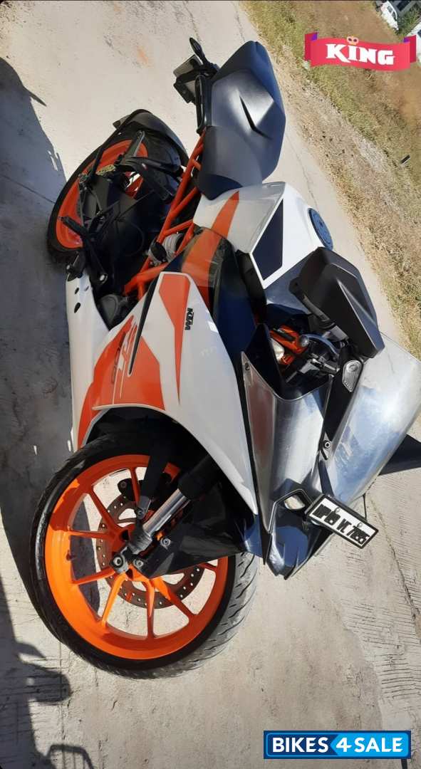 Orange KTM RC 200