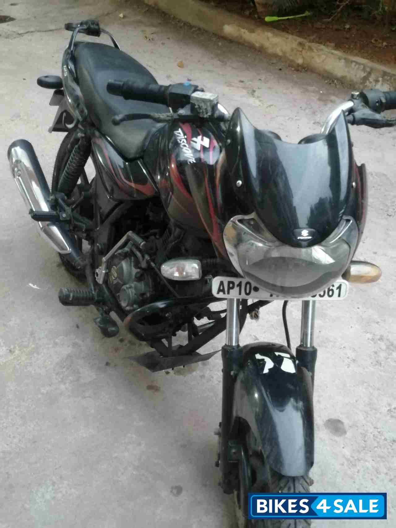 Black & Red Bajaj Discover 125